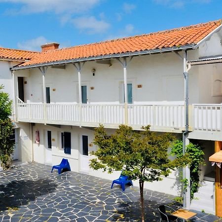 Les Baigneurs Hotel Сен-Жил-Кроа-дьо-Ви Екстериор снимка