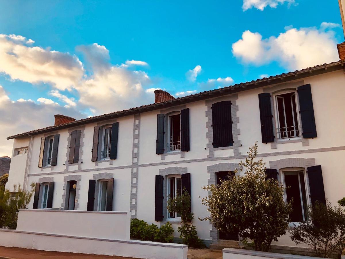 Les Baigneurs Hotel Сен-Жил-Кроа-дьо-Ви Екстериор снимка